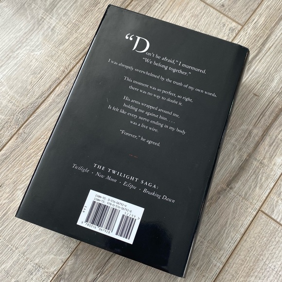 Book - Breaking Dawn - By Stephenie Meyer - Picture 2 of 4